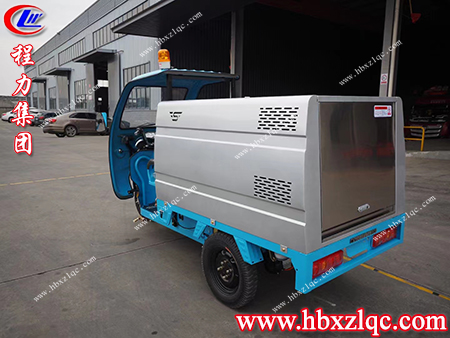 伸縮靈活，可360°旋轉(zhuǎn)，程力牌三輪高壓清洗車實(shí)現(xiàn)無(wú)死角清洗作業(yè)